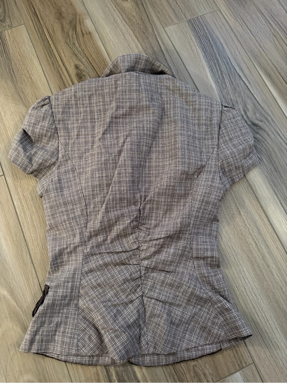 Charming Brown Plaid Short-Sleeve Blazer Top - Picture 4 of 6